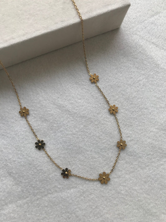 Minimal Floral Charm Anti-Tarnish Necklace for Women | Elegant Gold Plated Flower Pendant Necklace