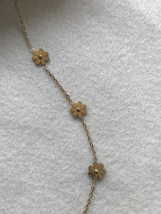 Minimal Floral Charm Anti-Tarnish Necklace for Women | Elegant Gold Plated Flower Pendant Necklace